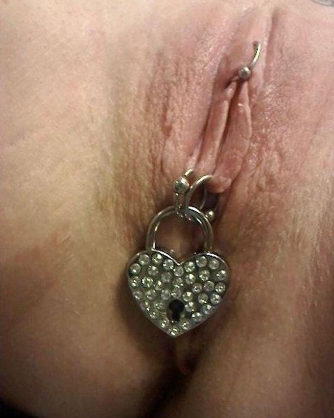 Клубничка в вагине с пирсингом фото